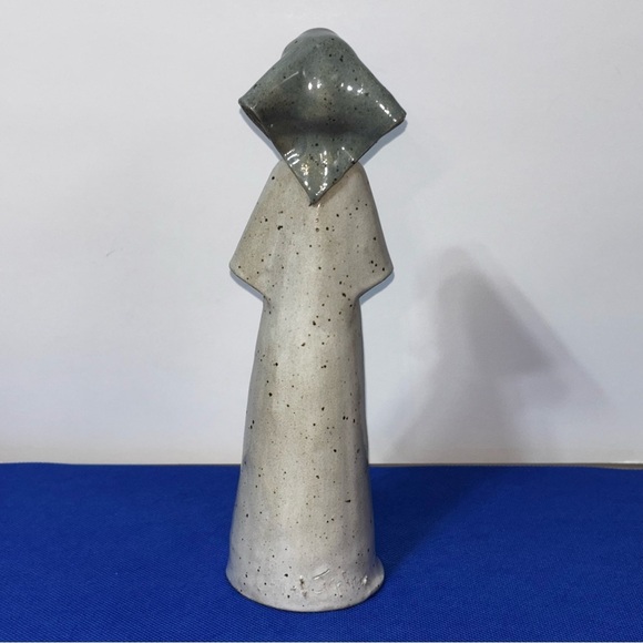 5/$25
Ceramic Figurine Women Gardener Grey Cream Accents Hollow Dried Flowers - Picture 6 of 7